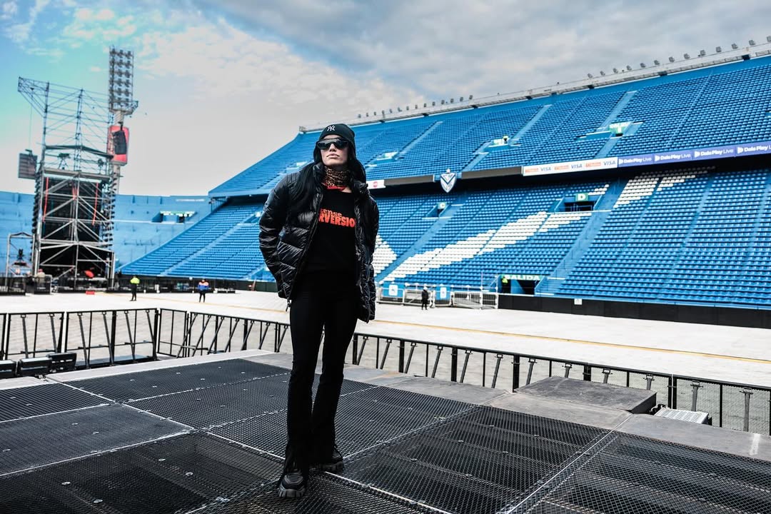 "Es hoy"

La imagen que compartió Lali antes de su show en el Estadio Vélez.