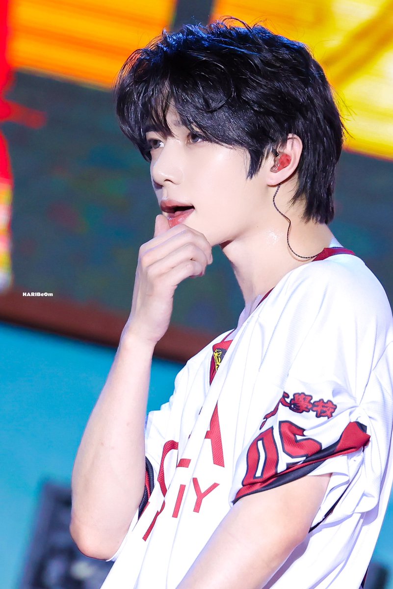 εïз 250521 εïз 고려대축제
요즘 진짜……너무 잘생겼당…🥹❤️
#투모로우바이투게더 
#범규  #BEOMGYU #TXT_범규
#TXT #TOMORROW_X_TOGETHER #ボムギュ