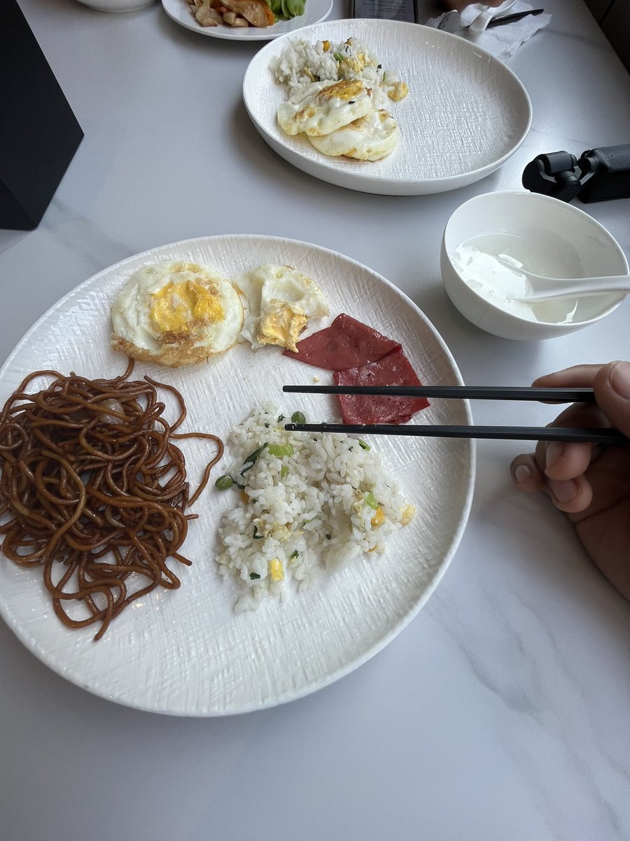 aaronjamesdude's tweet photo. Mga foods dun https://t.co/4PXsNma4Gd