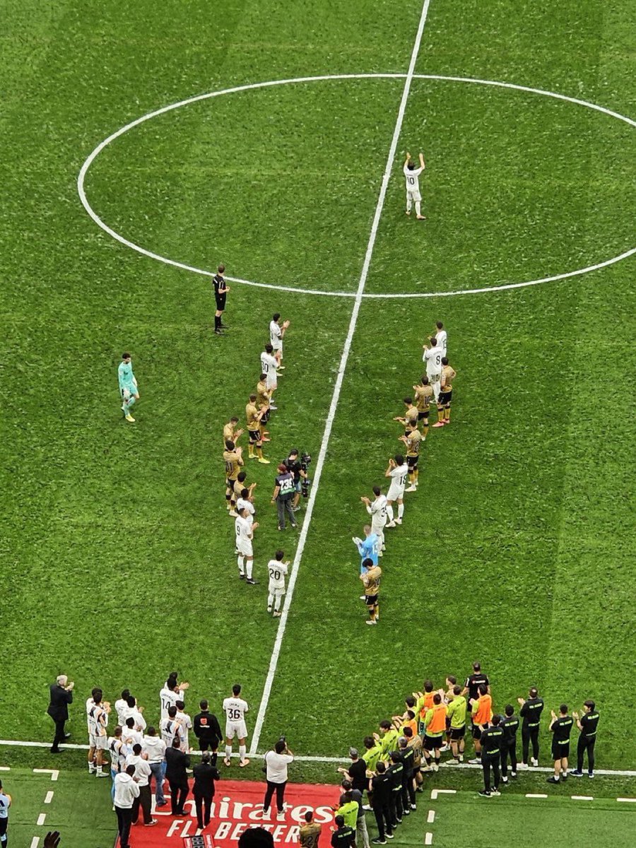mohammedawaad's tweet photo. وداع الأمير مودريتش .. بطريقة ملكية https://t.co/vxtA0C6LJM