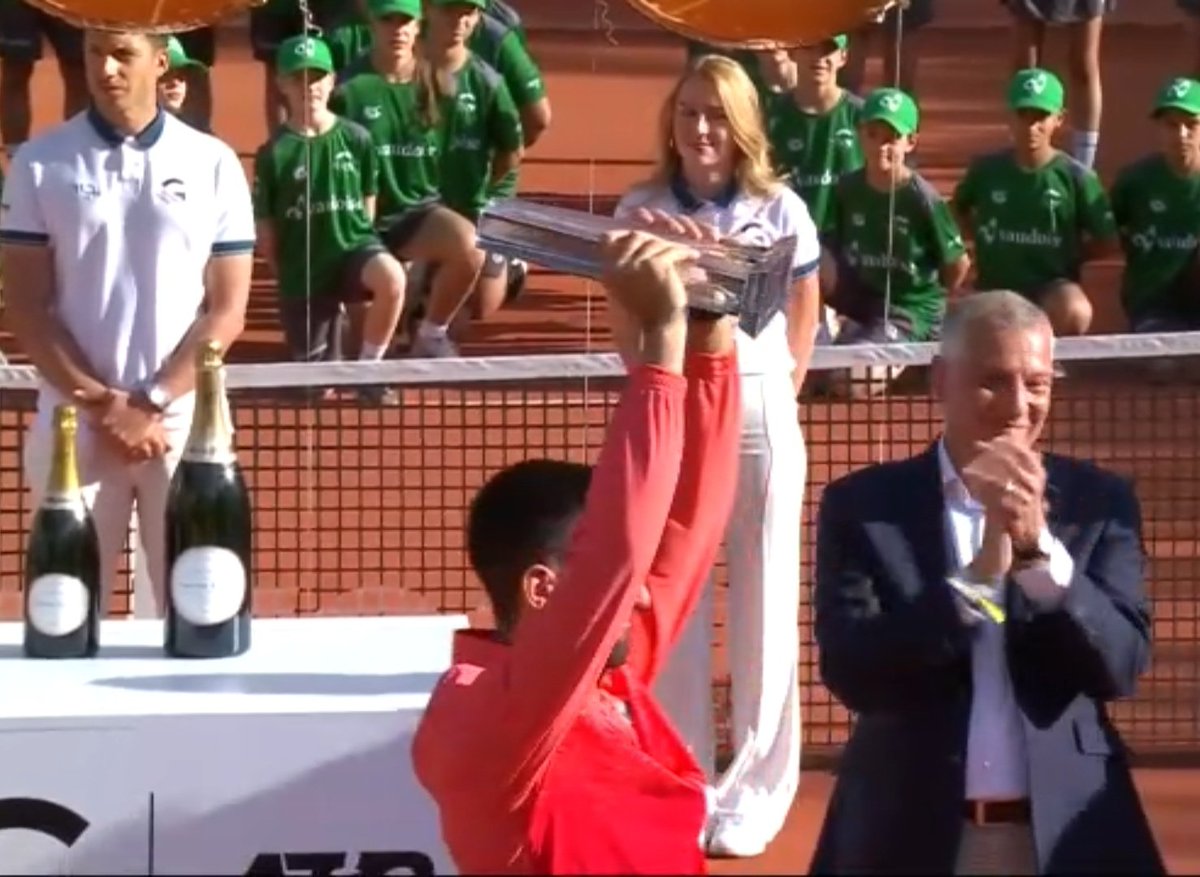 HIC1996ZINEB's tweet image. #Djokovic #GenevaOpen #GOAT  100V.M Merci Djoko for keeping tennis🎾🎾 like old school with all heart for the good next  N #RolandGarros 👏🏻🔥🤌🏻💚🤎 and best wishes for the 25 G.M 🫧🫧🫶🏻🫂 ✨️