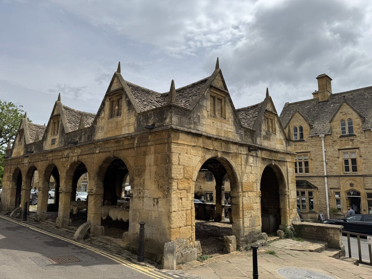 Gorgeous walk around Chipping Camden today and the rain held off. Plus delicious sausage roll lunch from Tokes #cotswoldwalks #spring #lambs #hedgerows