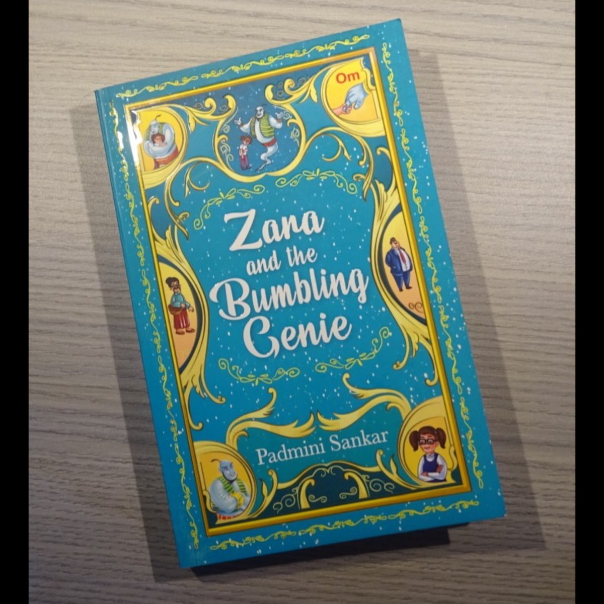 Siddhant Agarwal (@sidreviews) on Twitter photo #ZaraAndTheBumblingGenie by <a href="/paddersatdubai/">Padmini Sankar</a> is a wonderfully written book for early teens that tackles the crucial elements of friendship and belief in oneself!
My review: bit.ly/3YYNS6T
<a href="/ombooksdelhi/">OmBooksInternational</a>
Book 21 #TBRChallenge <a href="/blogchatter/">BlogchatterĀ®</a> #ZaraAndTheBumblingGenie by <a href="/paddersatdubai/">Padmini Sankar</a> is a wonderfully written book for early teens that tackles the crucial elements of friendship and belief in oneself!
My review: bit.ly/3YYNS6T
<a href="/ombooksdelhi/">OmBooksInternational</a>
Book 21 #TBRChallenge <a href="/blogchatter/">BlogchatterĀ®</a>