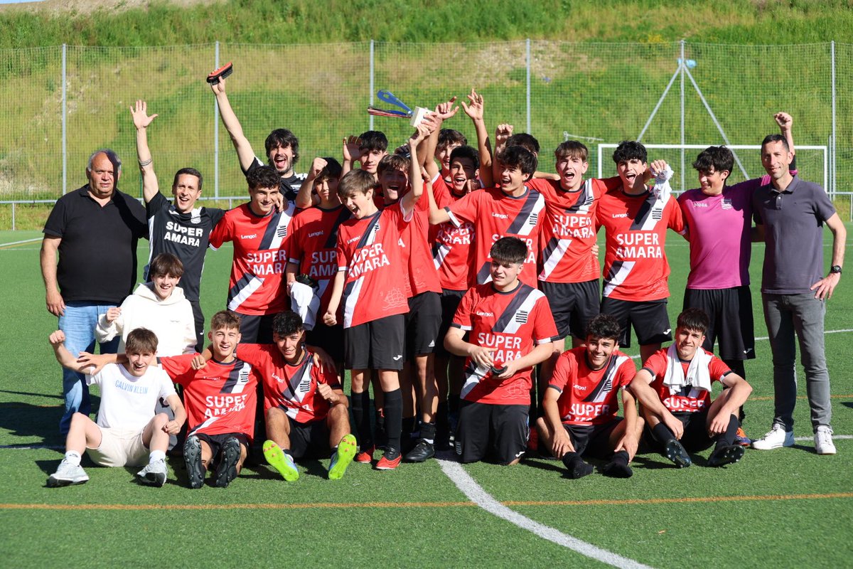 gipuzkoafutbola's tweet photo. 🏆 𝐆𝐈𝐙. 𝐉𝐔𝐁𝐄𝐍𝐈𝐋𝐄𝐍 𝟏. 𝐌𝐀𝐈𝐋𝐀

@LengokoakKE 4️⃣ - 3️⃣ @billabonafke 

@LengokoakKE Gizonezko Jubenilen 1. Mailako Udaberriko Kopako txapelduna da! 
ZOORIONAK! 👏👏

Eskerrak eman nahi dizkizogu @astimundarrofke -ri finalerako zelaia uzteagatik. https://t.co/VPTVTGjh4x