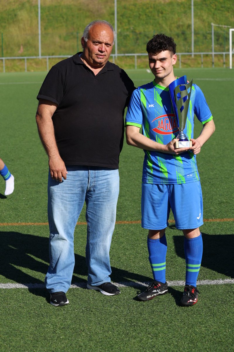 gipuzkoafutbola's tweet photo. 🏆 𝐆𝐈𝐙. 𝐉𝐔𝐁𝐄𝐍𝐈𝐋𝐄𝐍 𝟏. 𝐌𝐀𝐈𝐋𝐀

@LengokoakKE 4️⃣ - 3️⃣ @billabonafke 

@LengokoakKE Gizonezko Jubenilen 1. Mailako Udaberriko Kopako txapelduna da! 
ZOORIONAK! 👏👏

Eskerrak eman nahi dizkizogu @astimundarrofke -ri finalerako zelaia uzteagatik. https://t.co/VPTVTGjh4x