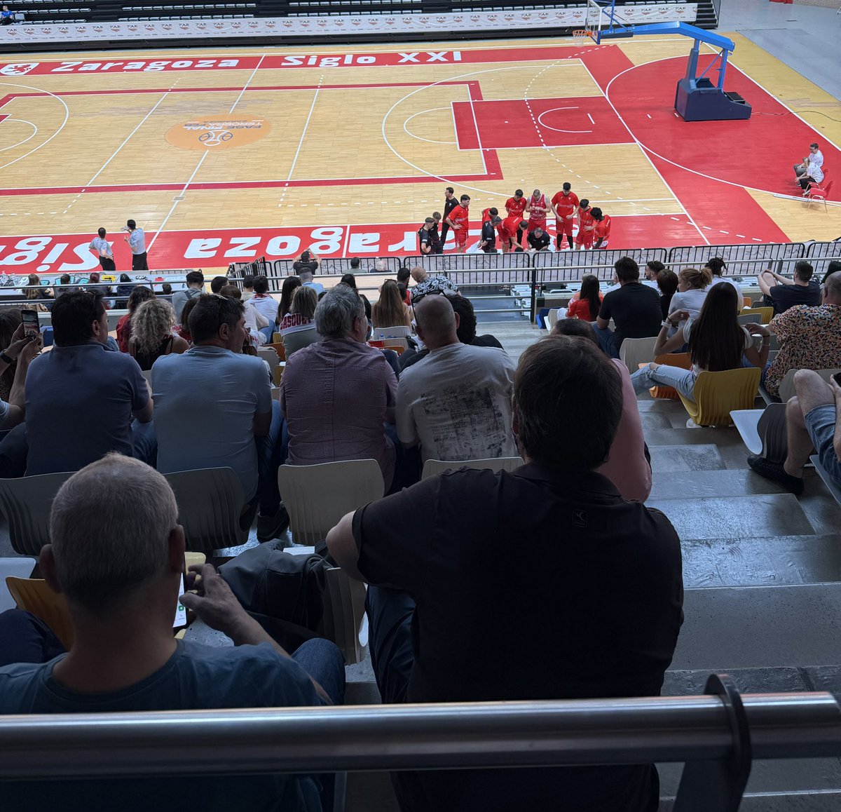 Avui derrota, d’aquí uns dies ens n’adonarem del que ha aconseguit aquest Equip, aquest Club i aquesta afició.🔴⚪️
#seguimsomiant