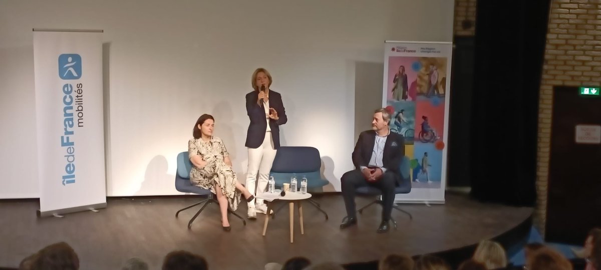 ericberdoati's tweet image. Ce matin j’ai eu le plaisir d’accueillir aux 3 Pierrots @vpecresse qui venait présenter le bilan de son action à la tête de la région île de France. Merci à tous pour votre présence @Sego2Larminat @GeoffroyDidier @SLMonzani