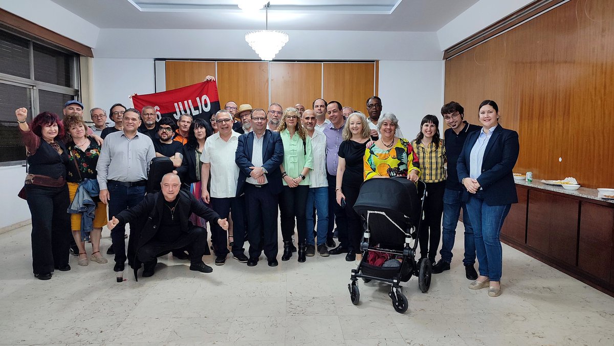 Desde @embaCubaEsp renovamos el compromiso con la solidaridad con 🇨🇺  y la resistencia ante el #Bloqueo
Con el Emb. de Cuba en España <a href="/MMedina_Glez/">Marcelino Medina</a> y <a href="/fernando5hicap/">Fernando5hICAP</a> (Presidente del ICAP y Héroe de la Rep. de Cuba) además de <a href="/japortalmiranda/">José Angel Portal Miranda</a> (<a href="/MINSAPCuba/">Ministerio de Salud Pública de Cuba</a> ) 
#CubaNoEstáSola