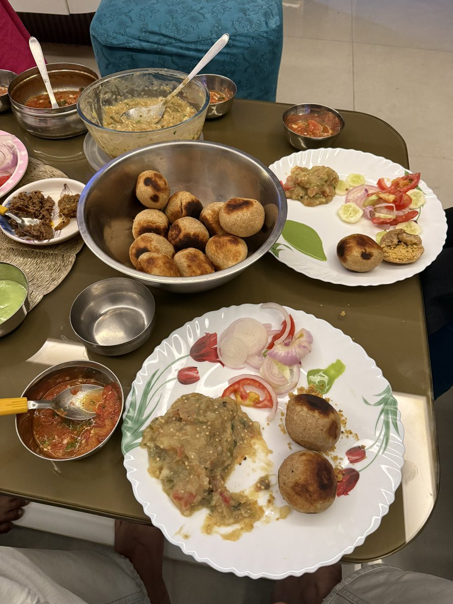 RaviRanjanIn's tweet photo. लिट्टी चोखा https://t.co/uXHqtKqSGI