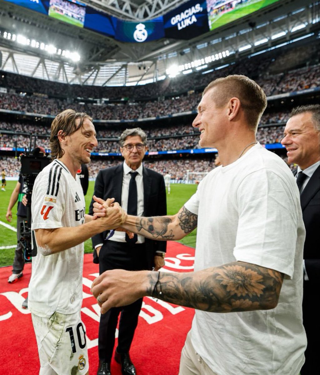 EditionMerengue's tweet photo. Deux légendes du Real Madrid 🤍 https://t.co/jmr4Rvuicj