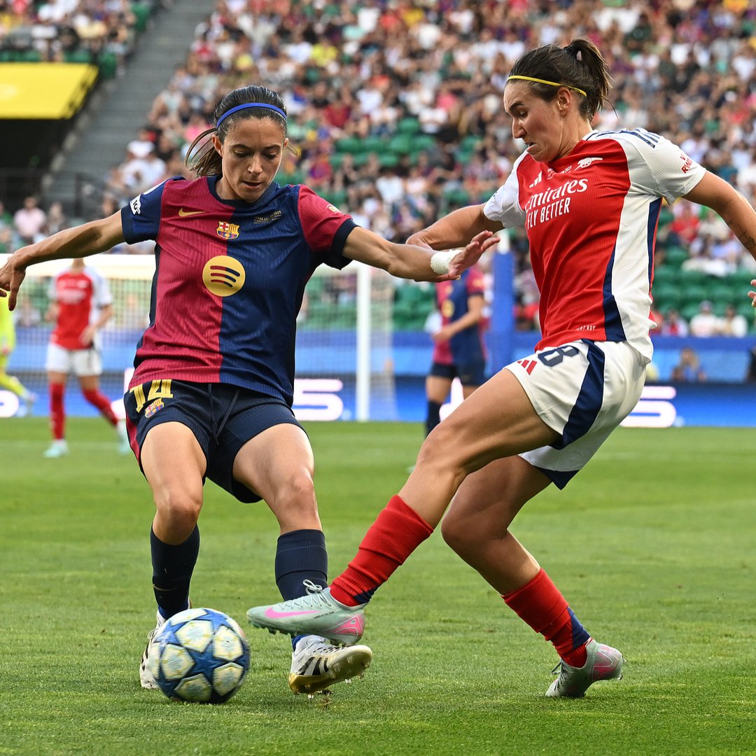 Mariona Caldentey jockeys for possession with Aitana Bonmatí.