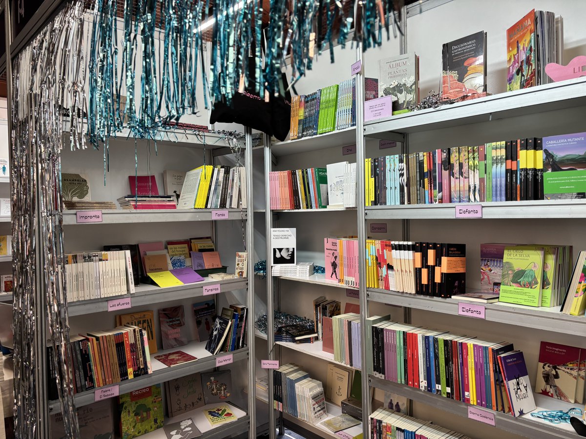 Estamos en la <a href="/filu_uv/">FILU UV</a>. Stand F4, nos reconocerás por nuestros brillitos de colores y porque tenemos libros hermosos.

#Xalapa