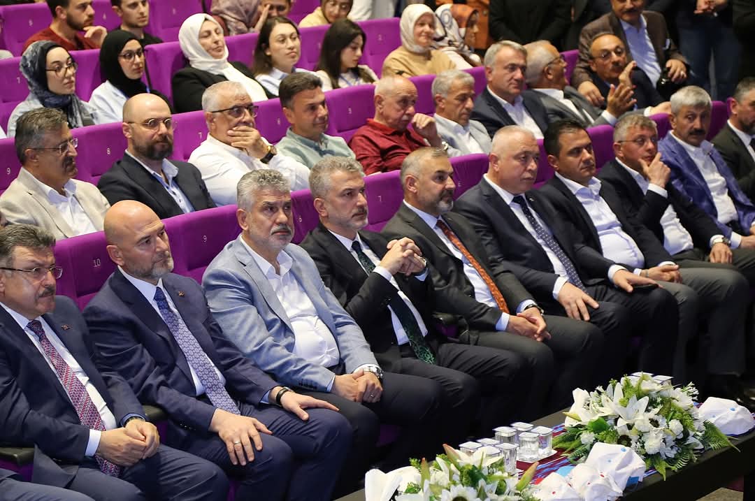 _hamzabilgin's tweet photo. Trabzon Büyükşehir Belediyesi Gençlik Meclisinin düzenlemiş olduğu Gençlik Akademileri kapsamında, önceki dönem İçişleri Bakanımız ve TBMM İçişleri Komisyonu Başkanımız Sn. Süleyman Soylu’nun teşrifiyle gerçekleştirilen Kamu Diplomasisi programında gençlerimizle bir araya geldik. https://t.co/2uRF7Nd4ge