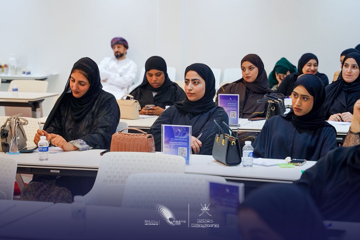 وسط تفاعل كبير من المشاركين نفذت المديرية ورشة "أسرار النجاح في المسابقات الفنية" ضمن برنامج تكوين 2025 والتي قدمها د. علي الجابري استعرض فيها أهم الاستراتيجيات والتقنيات للفوز في المسابقات الفنية، وذلك بقاعة المحاضرات بالمجمع الرياضي بصحار🎨💡