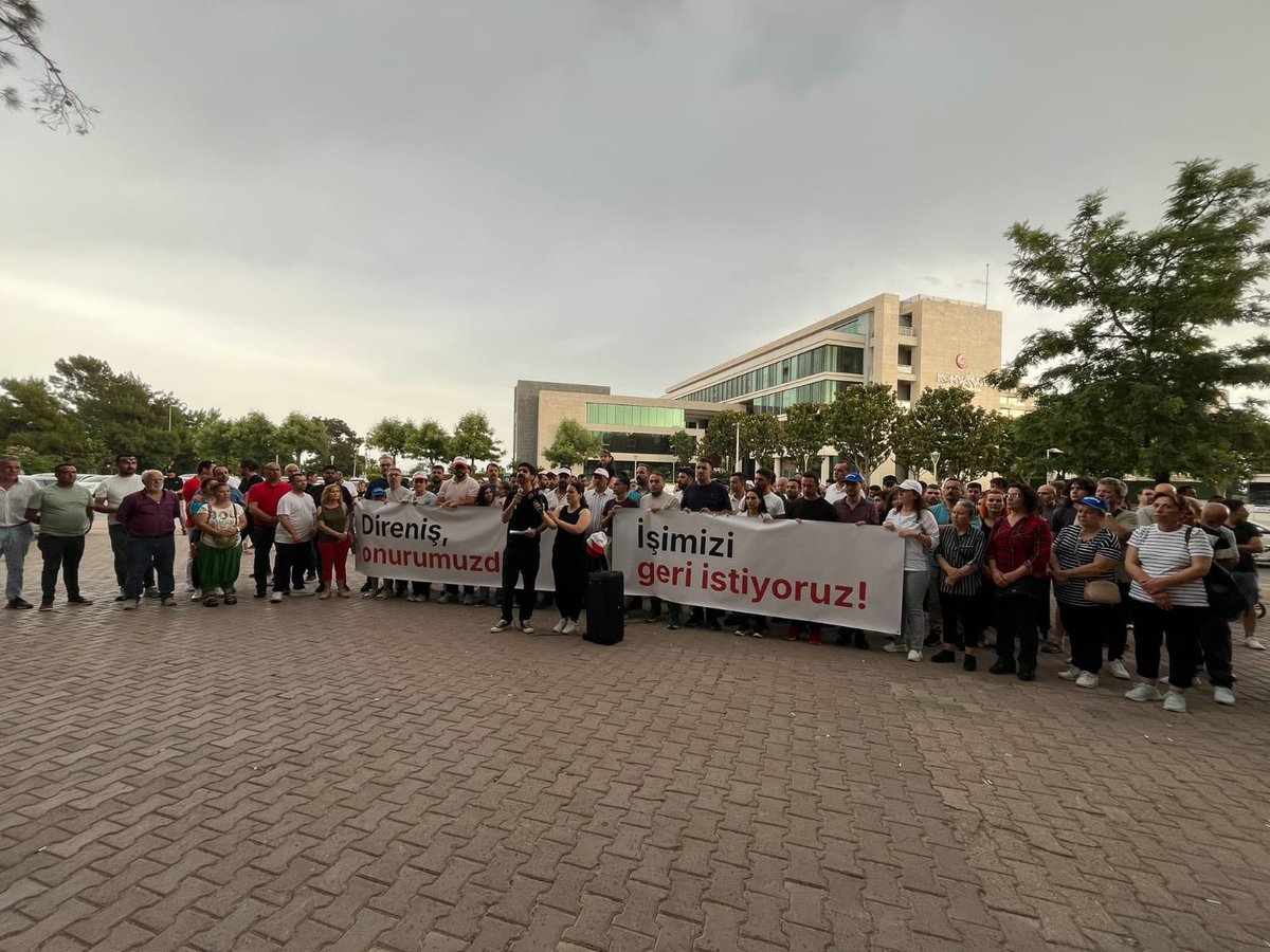 Konyaaltı Belediyesinin hukuksuzca 67 emekçiyi işten çıkarmasına karşı düzenlenen basın açıklamasını sendika yöneticilerimiz ve üyelerimizle katıldık. 

Rant ve kâr belediyeciliğine derhal son verin. 
Direnen emekçilerle omuz omuzayız!
<a href="/konyaaltibld/">Konyaaltı Belediyesi</a>