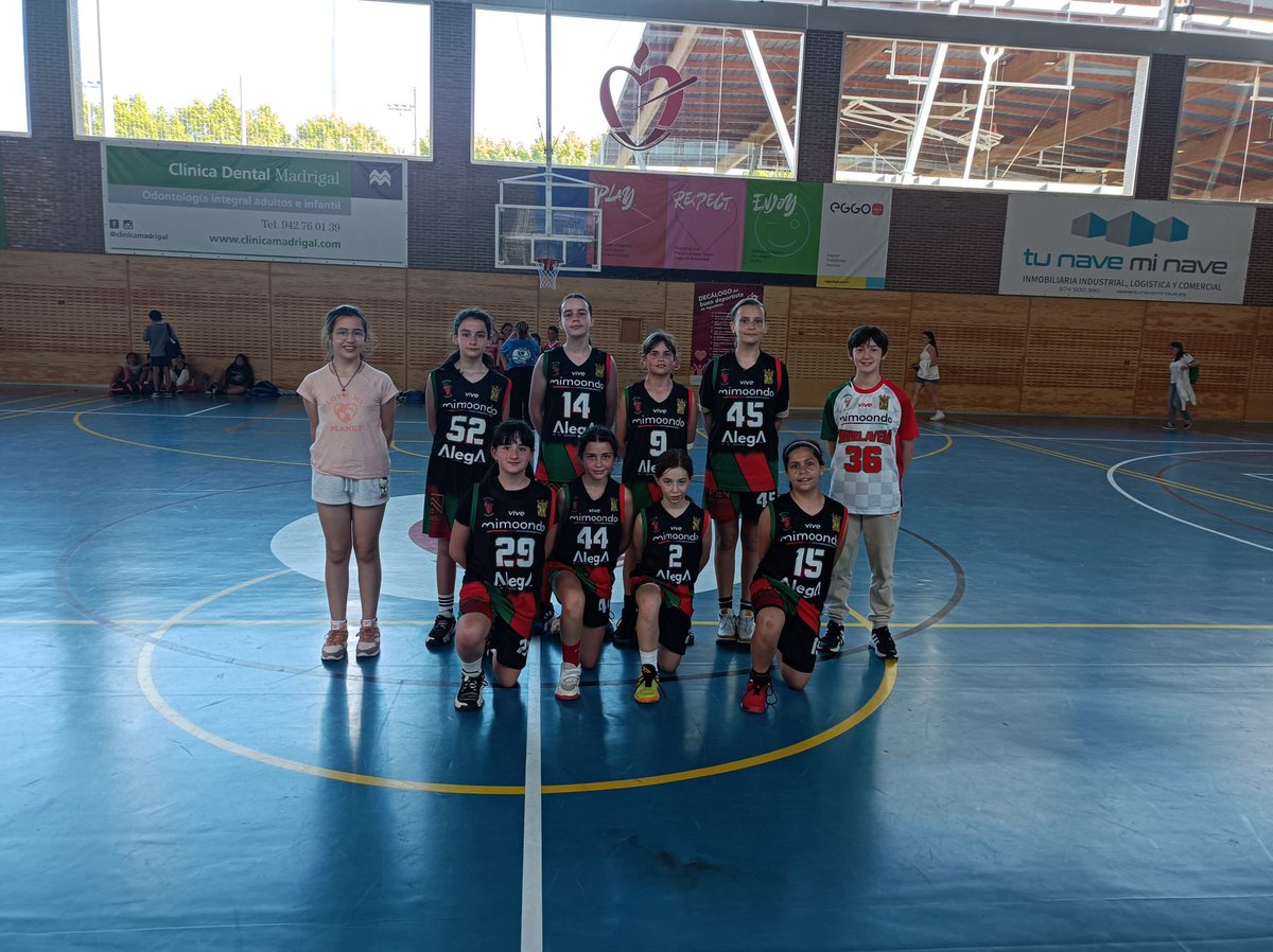 🏀| Nuestros equipos disfrutando el día del mini!

❤️🏀❤️🏀❤️🏀

#BaloncestoTorrelavega
#SomosLaPaz