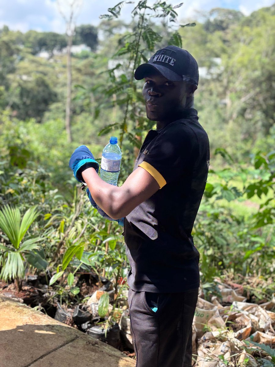 Looks like drinking water in a bottle makes one look younger 22 bro unatupima ten