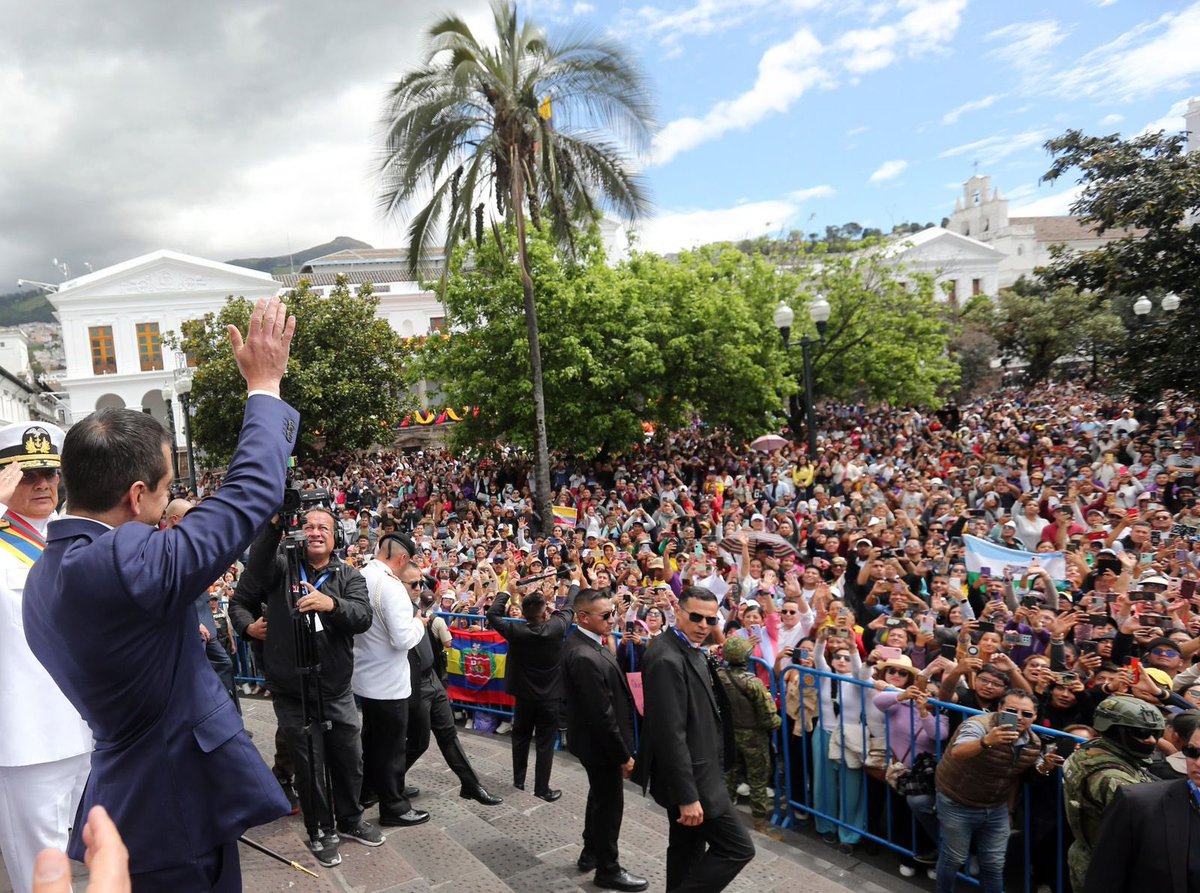 Hoy, inicia una nueva etapa en #ElNuevoEcuador, un momento histórico que le pertenece a las familias ecuatorianas.

Nuestro compromiso sigue firme con cada una de las personas que confían en la transformación que lidera el presidente <a href="/DanielNoboaOk/">Daniel Noboa Azin</a>.

#PosesiónPresidencial