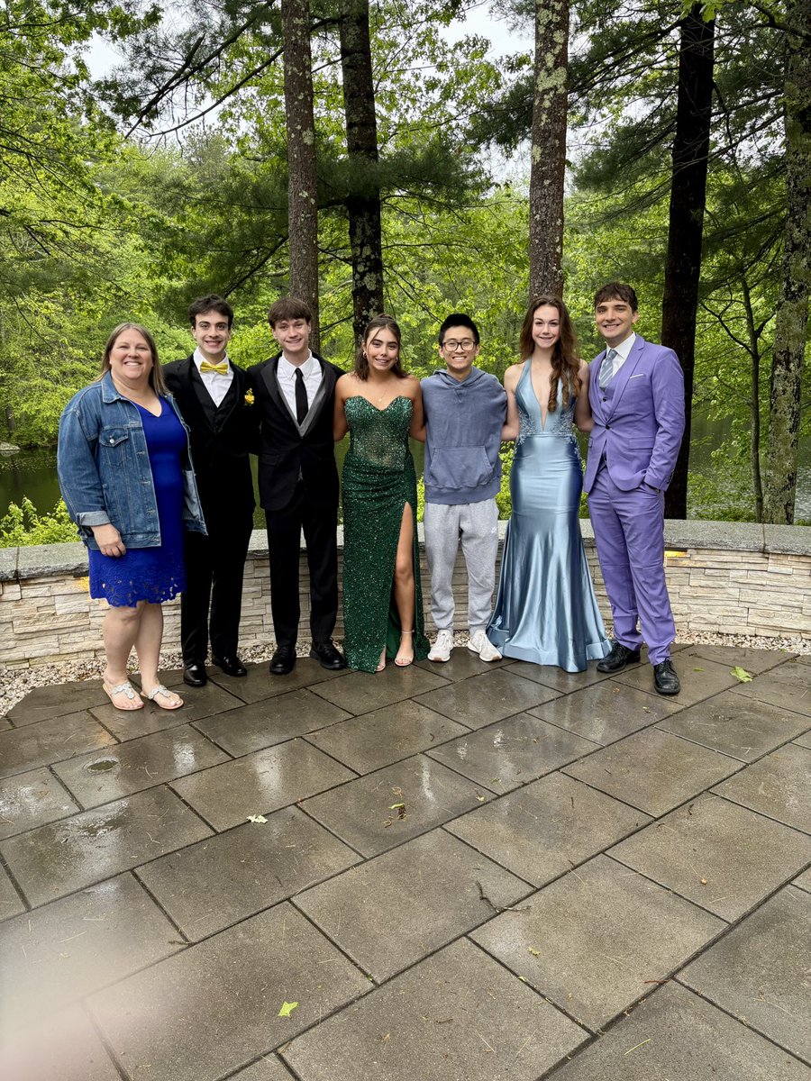 Shout out to the officers of the Class of 2026 for their hard work planning a great prom!