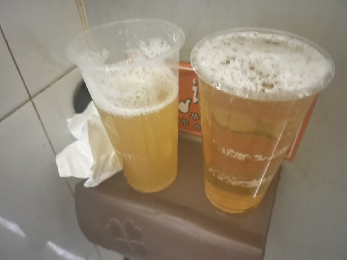smfenfeng's tweet photo. 出租车司机候车区厕所，守了两个半小时，接了这些圣水，可以洗圣水浴了，开心😁 https://t.co/y7FpQhKfXH