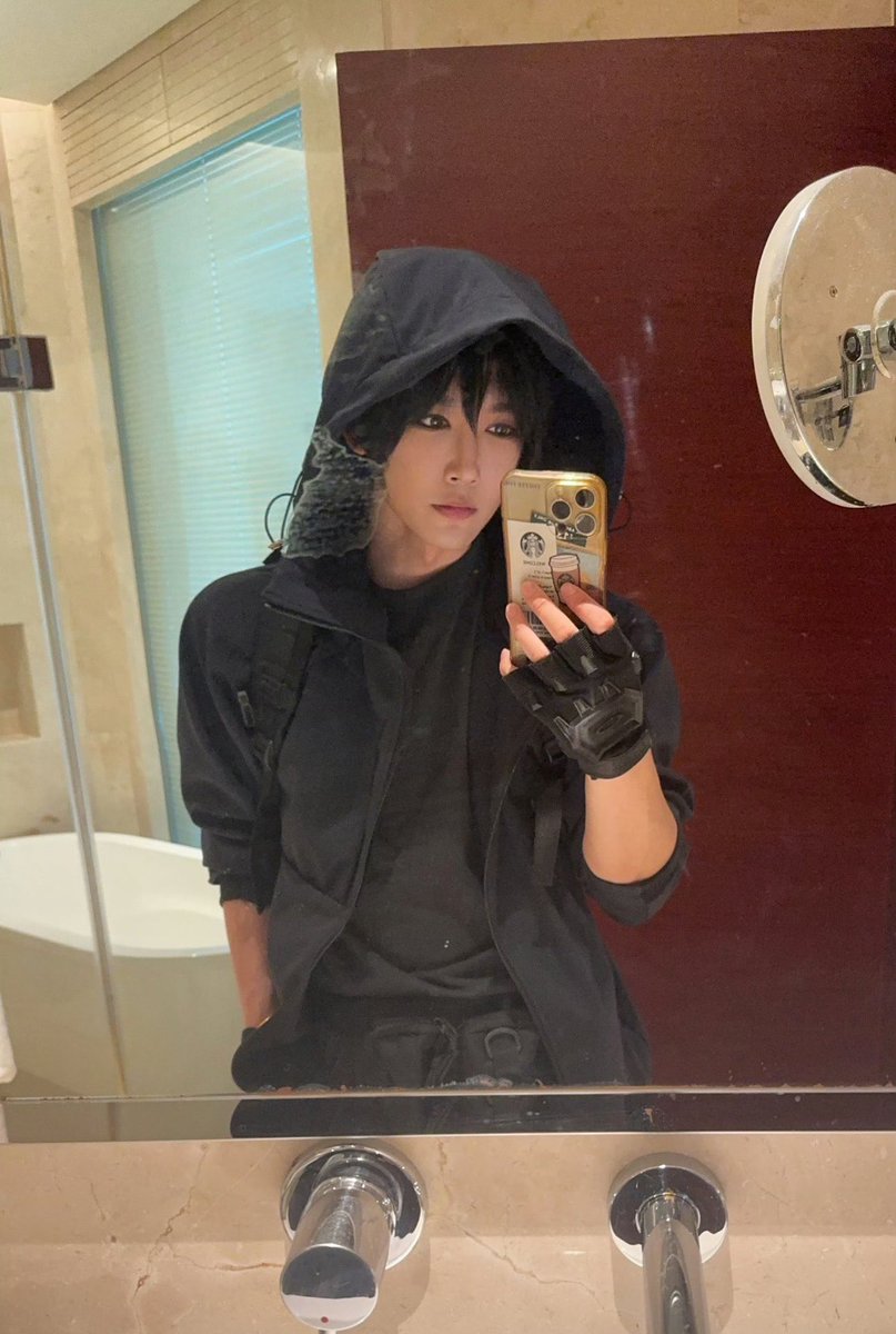 ShanSybll's tweet photo. 张起灵很多…
但你小时候抱过你的不多…#盗墓笔记 #张起灵 #cosplay https://t.co/Bb2aWKFdHA