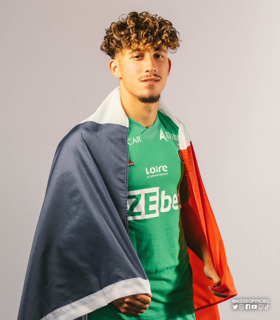 « Jouer pour la France est un objectif, je suis en équipe jeune et je souhaite tout faire pour un jour monter en équipe A, jouer chez les bleus c'est un rêve. »