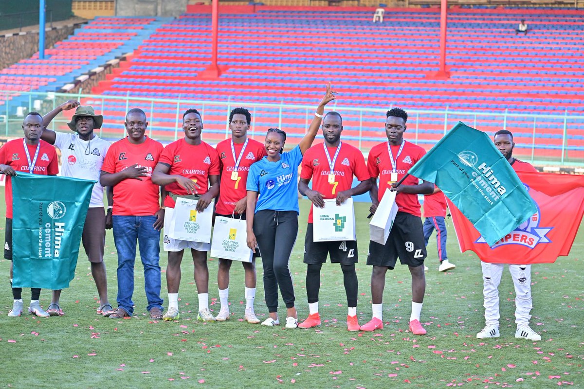 HimaCement's tweet image. Champions🏆🏆🏆
@VipersSC have done it, trophy in hand, pride in heart. What a journey! #VipersSC #Champions #TrophyTime #BuiltWithHima