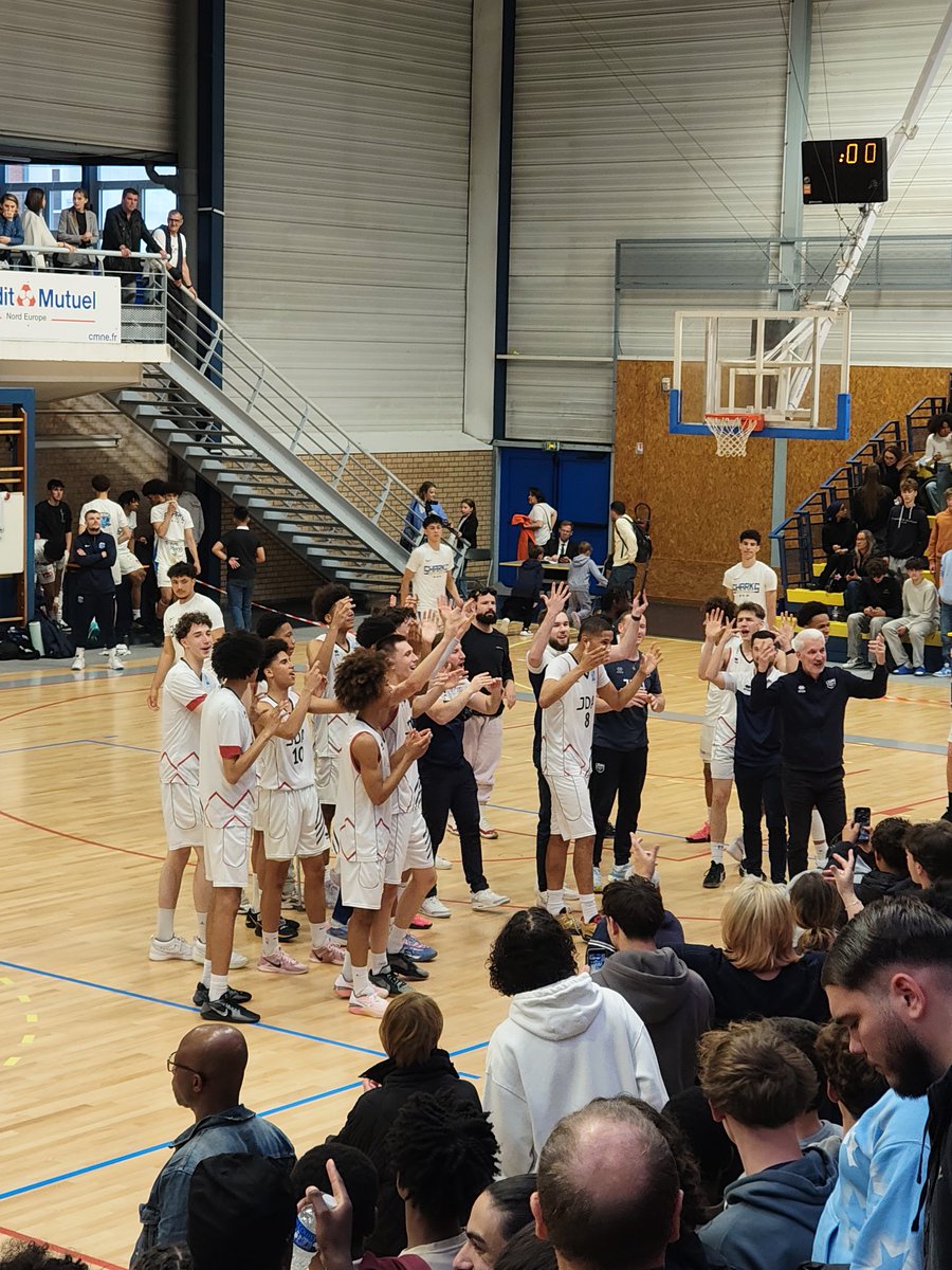 Victoire de la JDA face à Paris dans cette demi-finale du F4 U18. Excellent Tom Audry (2007) notamment pour clôturer un match qui fut tendu tout le long. Swann Penda (2008) et Karl Kouame-Zeze (2008) se sont illustrés pour le club de la capitale.