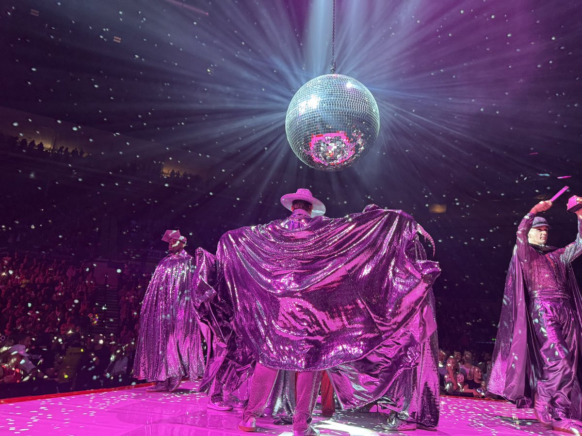 Dan Thorpe (@danlthorpe) on Twitter photo An absolutely unforgettable evening under the disco ball breaking the tension with the icon <a href="/kylieminogue/">Kylie Minogue</a> 💃🏻 An absolutely unforgettable evening under the disco ball breaking the tension with the icon <a href="/kylieminogue/">Kylie Minogue</a> 💃🏻