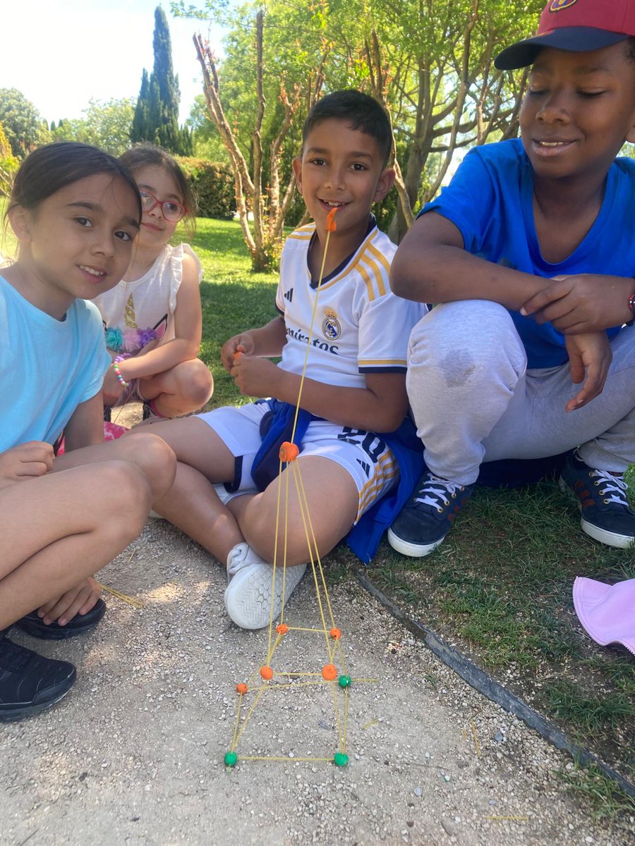 SantEgidioMad's tweet image. ¡Llegó la primavera a la Escuela de la Paz!  En el Parque Europa,  mañana de diversión, juegos y convivencia con los @JovenesxPazMad y  niños/as de nuestras escuelas. #EducaciónparalaPaz