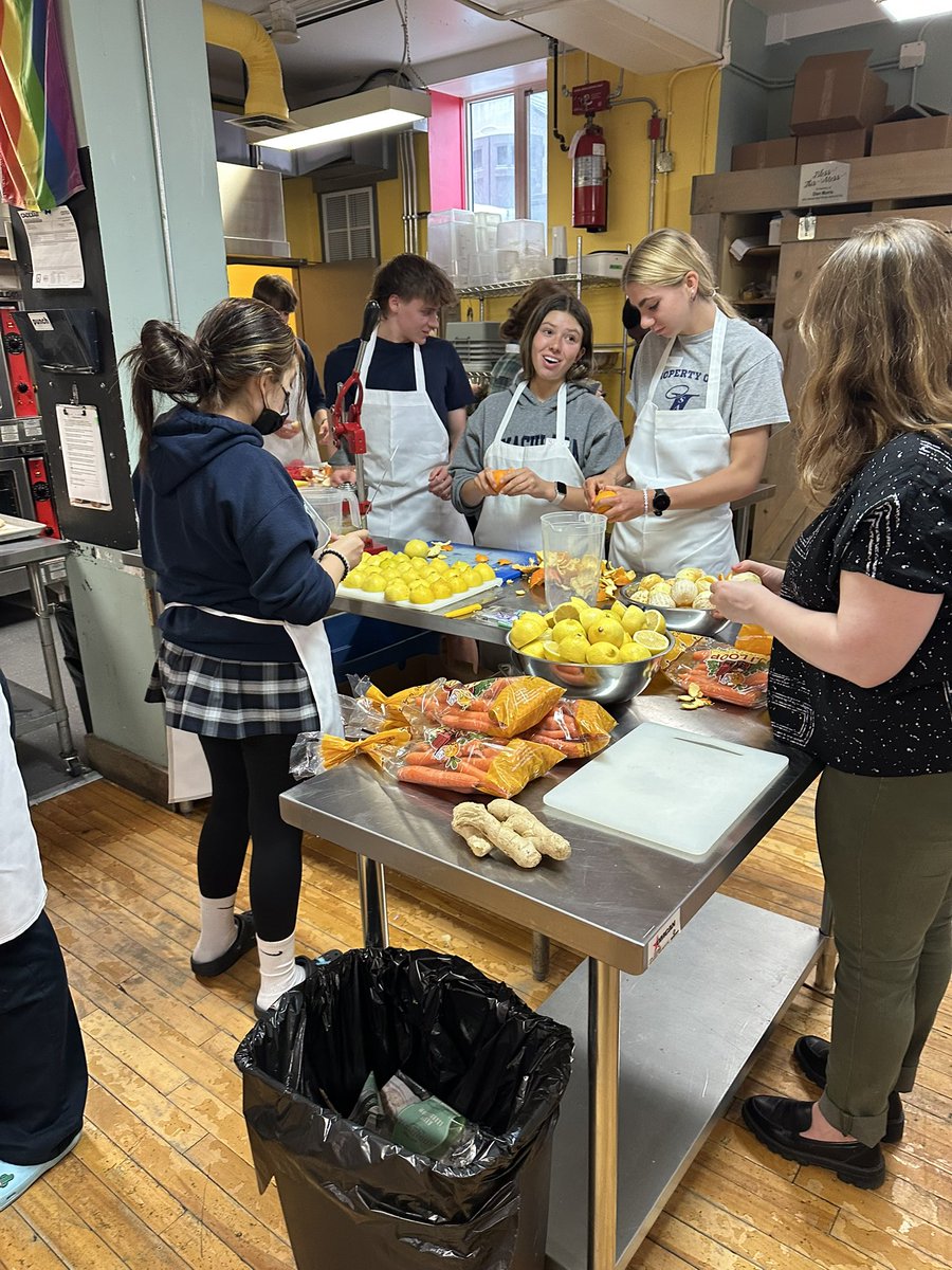 MsSueKehoe's tweet photo. Thanks @ParkdaleFood for hosting us again in your welcoming space to learn about #radicalhospitality, how to use good food as a way to connect and for the pizza party! #BeCommunity #Caring4Others https://t.co/wL7VhALu4v