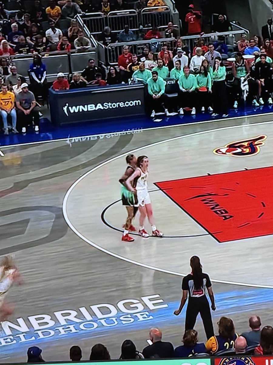 This Natasha Cloud vs Caitlin Clark match up is 🔥
So entertaining @wnba