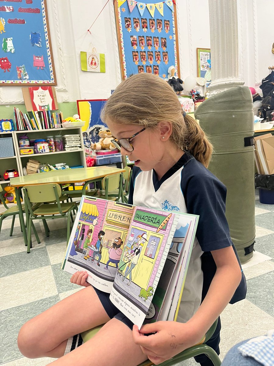 ¡¡Momentos que inspiran!
Esta semana hemos vivido una jornada especial en 1º de Educación Infantil. Nuestra alumna Marta, de 4º EP,  ha compartido con sus compañeros más pequeños un precioso cuento, regalándonos a todos una experiencia llena de ternura, ilusión y aprendizaje.