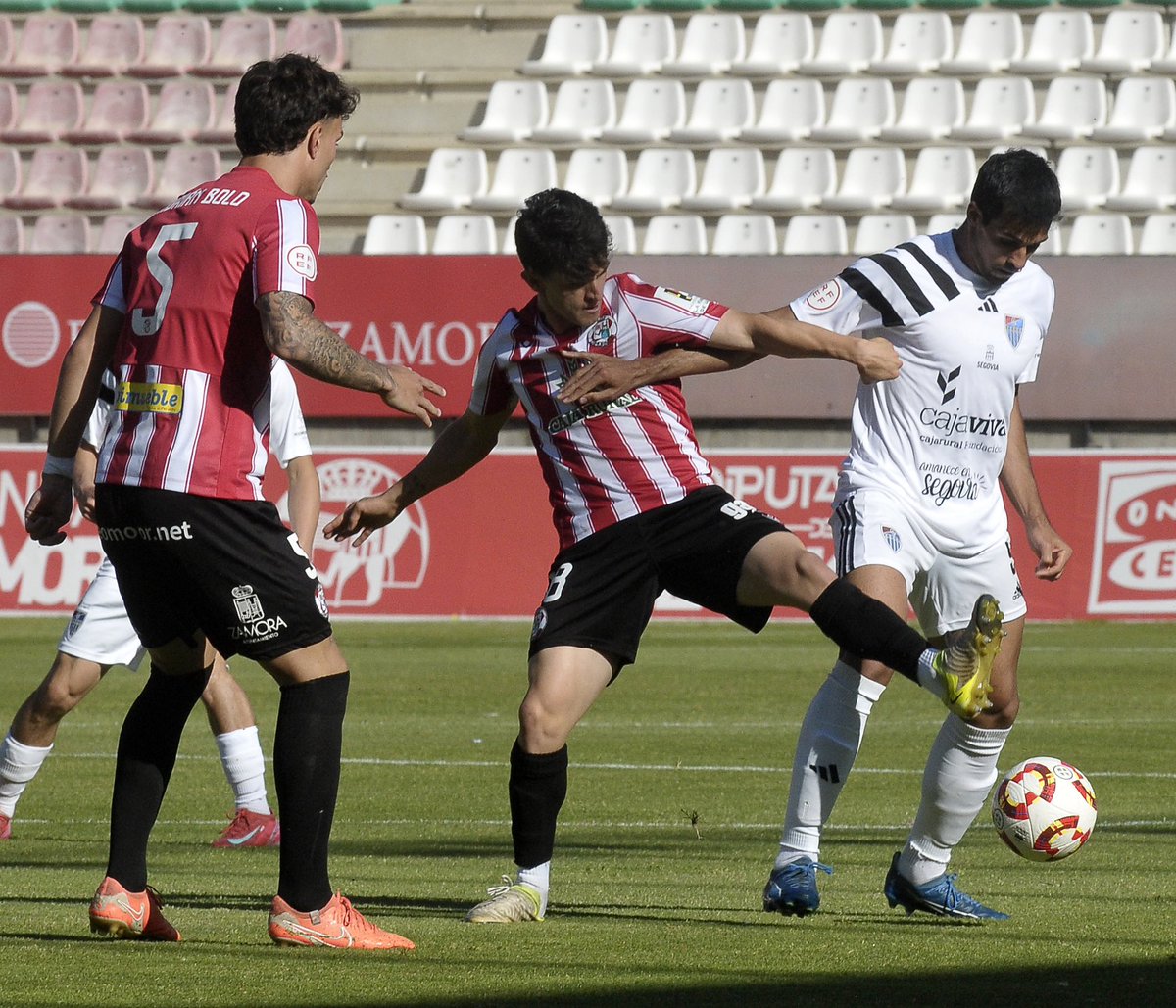 ⚽️ Min 30,  superada la primera media hora de la primera parte sin cambios en el marcador
<a href="/ZCFoficial/">Zamora CF</a> 🆚️ <a href="/lagimnastica/">Gimnástica Segoviana CF</a> 0-0
#AúpaSego🔴🔵