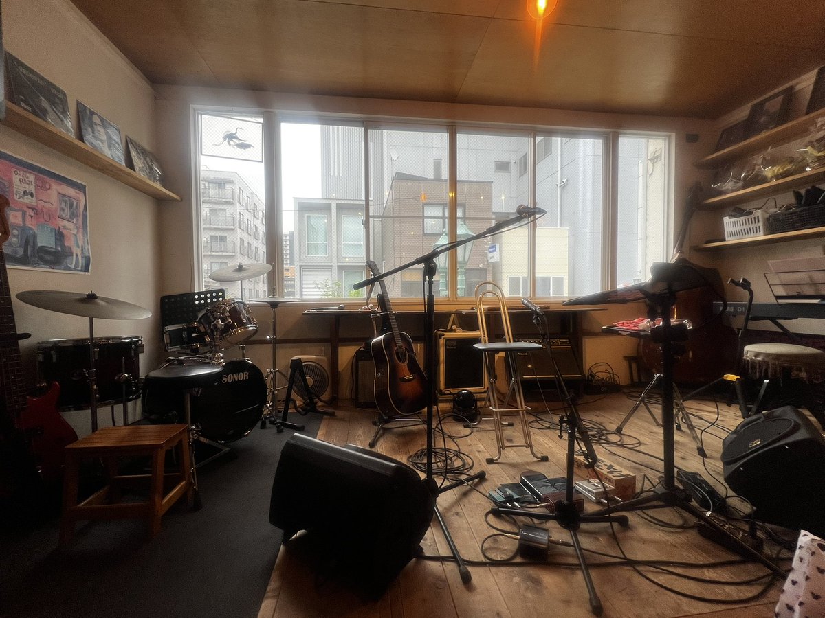 mam1122's tweet photo. 🎤 浜崎貴司さん 弾き語りツアー
5/24 高崎 slow time cafe
高崎ラジオ「Air Place」で募ったリクエストに応えたライブ
昨年同様、今回もまさに神回! ❤️🔥 みんなのリクエスト選曲、素晴らしかった〜
興奮冷めやらず、眠れません🌝
#浜崎貴司さん #slowtimecafe #airplace https://t.co/beV1nrANM1