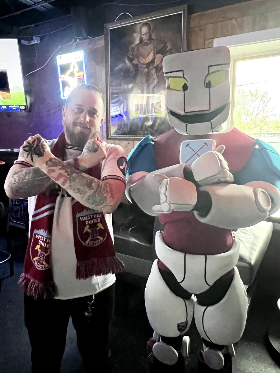 hat1926's tweet photo. @GWR @WestHam @premierleague That’s my dude!  #COYI https://t.co/5jUa9FuBpN