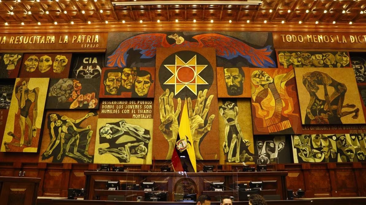 <a href="/DanielNoboaOk/">Daniel Noboa Azin</a> @NielsOlsenP 
Creo q ese mural de nuestro artista Oswaldo Guayasamin ya cumplió su ciclo.
No podemos seguir con traumas y resentimientos de un pasado q nos traba, nos detiene y no nos deja progresar.