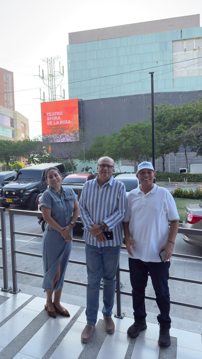 SecCulturaBaq's tweet photo. Gracias al liderazgo del alcalde @AlejandroChar y al trabajo articulado entre la @GerenciaBAQ, @ControlUrbanoBq y la Secretaría de Cultura y Patrimonio, desde hoy se mostrará en las pantallas del centro comercial Mall Plaza el inicio de las obras del Teatro Amira de la Rosa. https://t.co/EB8OlATqdT