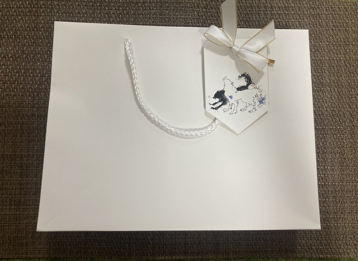 ルカさま愛の詰まったお土産までいただいて…
シール可愛いすぎて…🥰

家に帰っても楽しめる心遣いとこだわりが凄い✨
家でも楽しむよぉ✨
ホントありがとうの言葉しか出てこない…

 #ルカ様を崇め祀る会