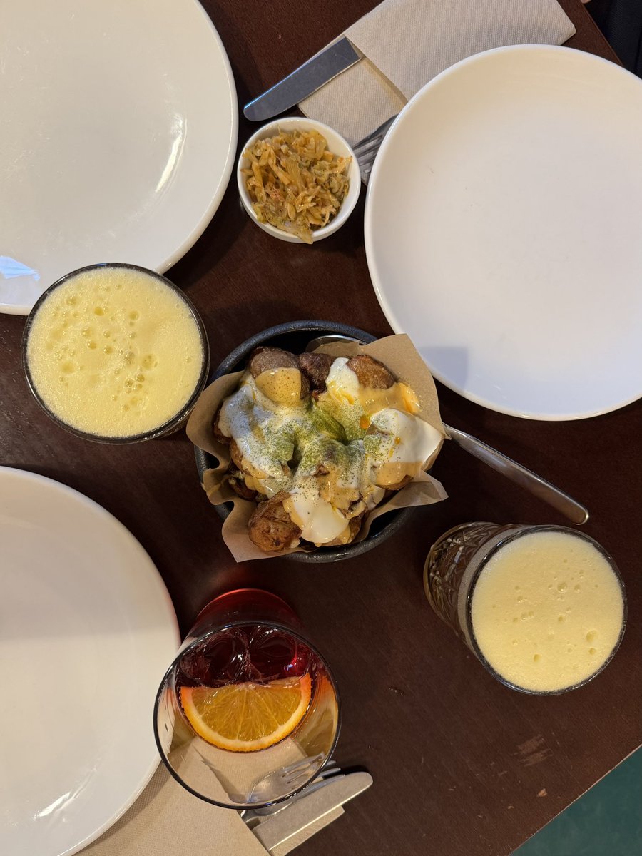 danimmartin's tweet photo. @Srta_paquita De paseo por Palma, vermut y bravas! https://t.co/5PCitJfRvs