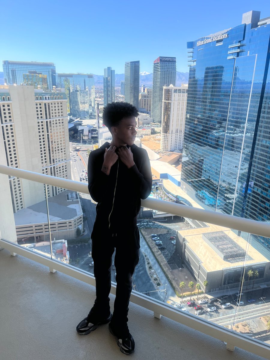 litmac1030 tweet media