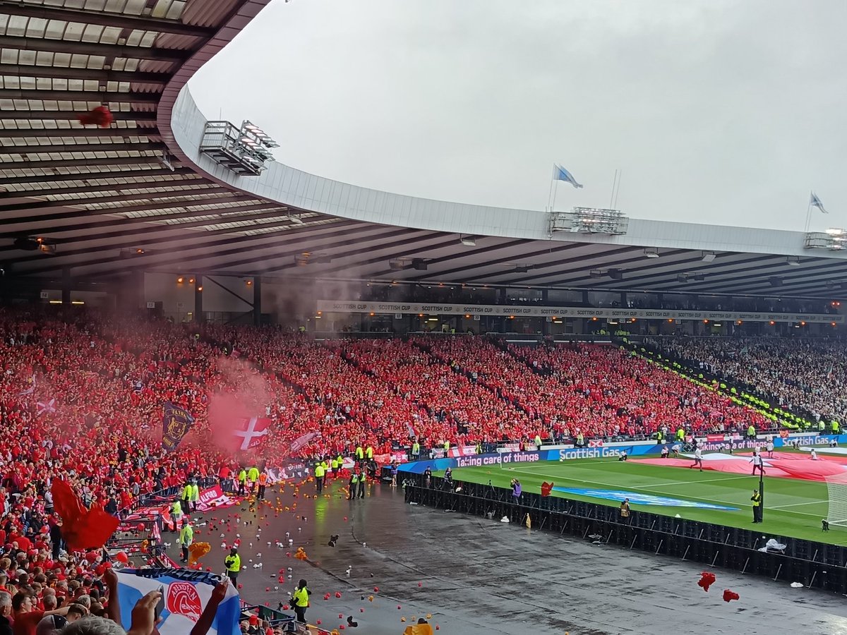 ColGDons's tweet image. What a day. 🔴🏆

A Scottish Cup win for the first time in 35 years.

"Dream big and be brave" Thelin, Jimmy. 240525
