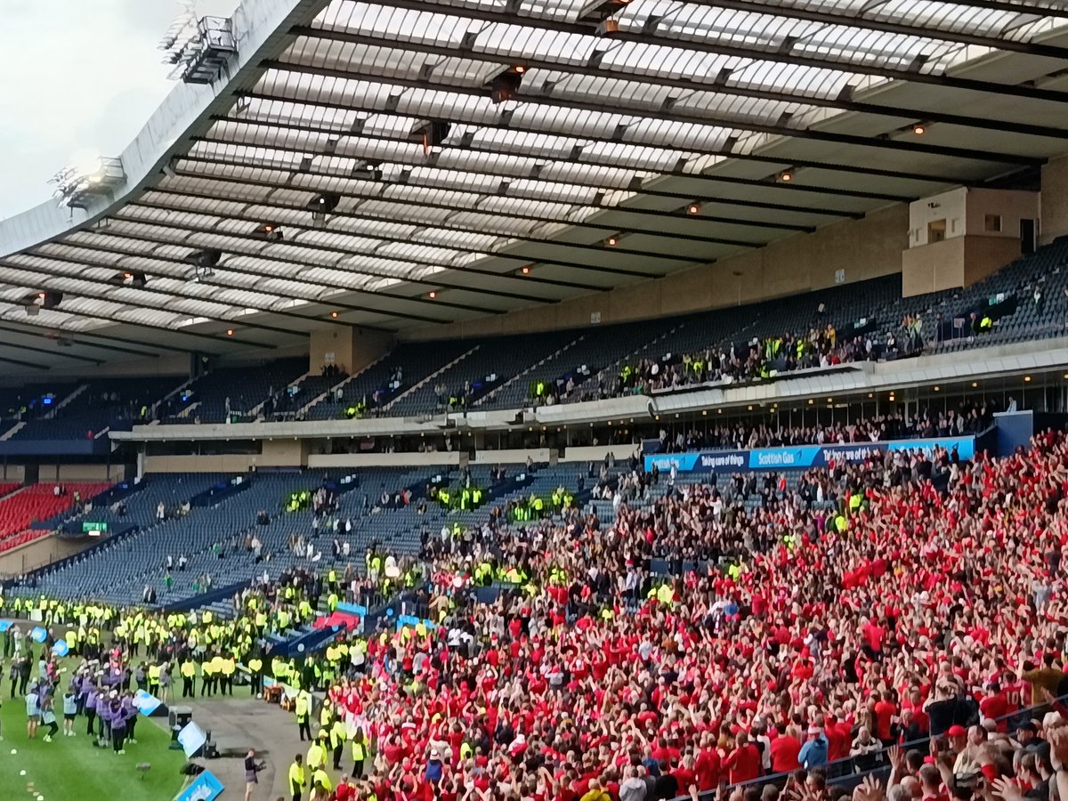 ColGDons's tweet image. What a day. 🔴🏆

A Scottish Cup win for the first time in 35 years.

"Dream big and be brave" Thelin, Jimmy. 240525