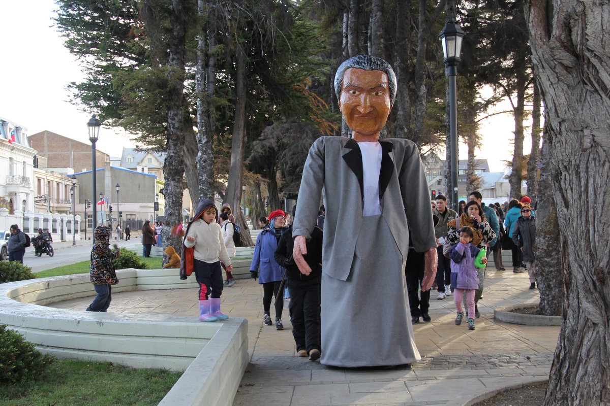 La historia y el proceso de generación de la energía eléctrica en la plata de Edelmag y el recorrido de una muñeca gigante, recreando el paso de Gabriela Mistral por #Puq. Dos de las actividades realizadas durante la primera jornada del #DiaDeLosPatrimonios