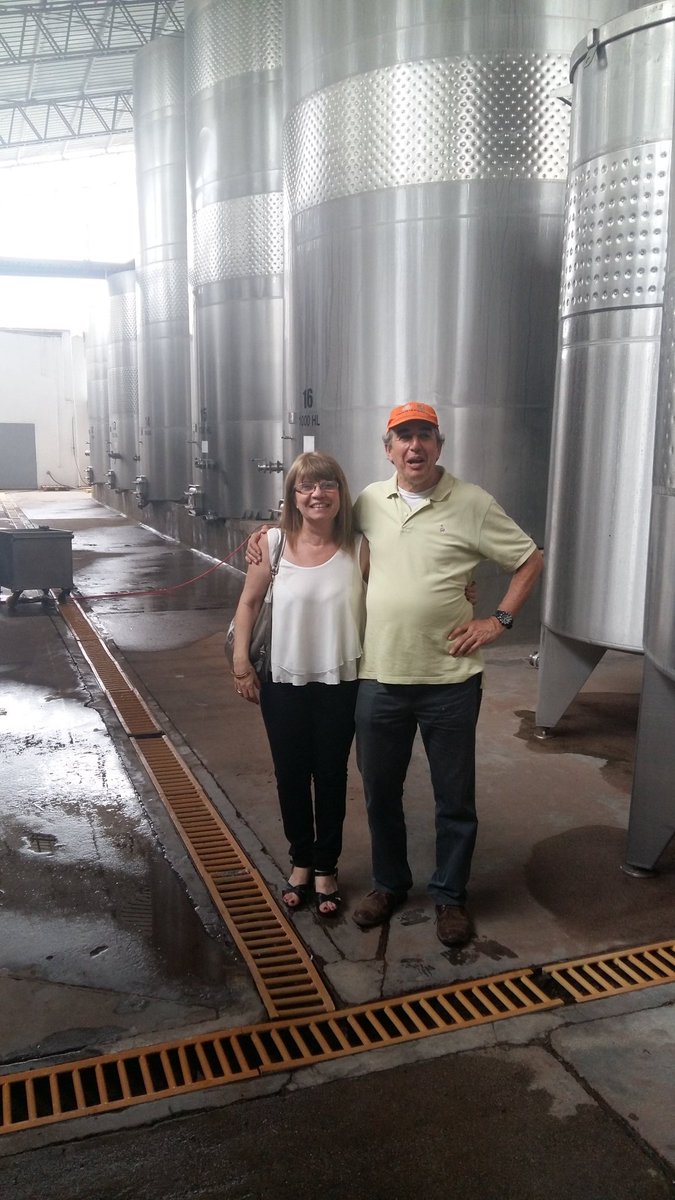 Olivicultura Riojana, sector Estratégico de la Economía Provincial. 26.000 Ha implantadas con olivos; tecnología de riego de punta en sector primario p  optimizar el recurso agua; tecnología d última generacion en la industria; 1er lugar en exportaciones de Aceituna de Mesa.Salud