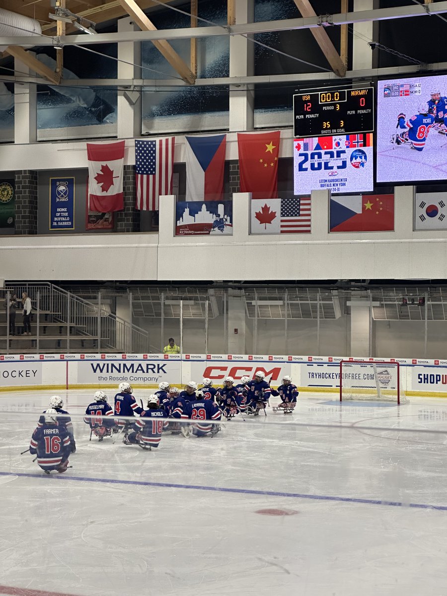 Buffalo_AT's tweet image. Great first day of the 2025 World Sled Hockey Championships! Team USA won! Students were able to interact with medical staffs from Team Canada, Norway, Germany, Slovenia and Czechia. It's going to be a great week of incredible hockey and learning! #UBuffalo #UBSPHHP #USAHockey