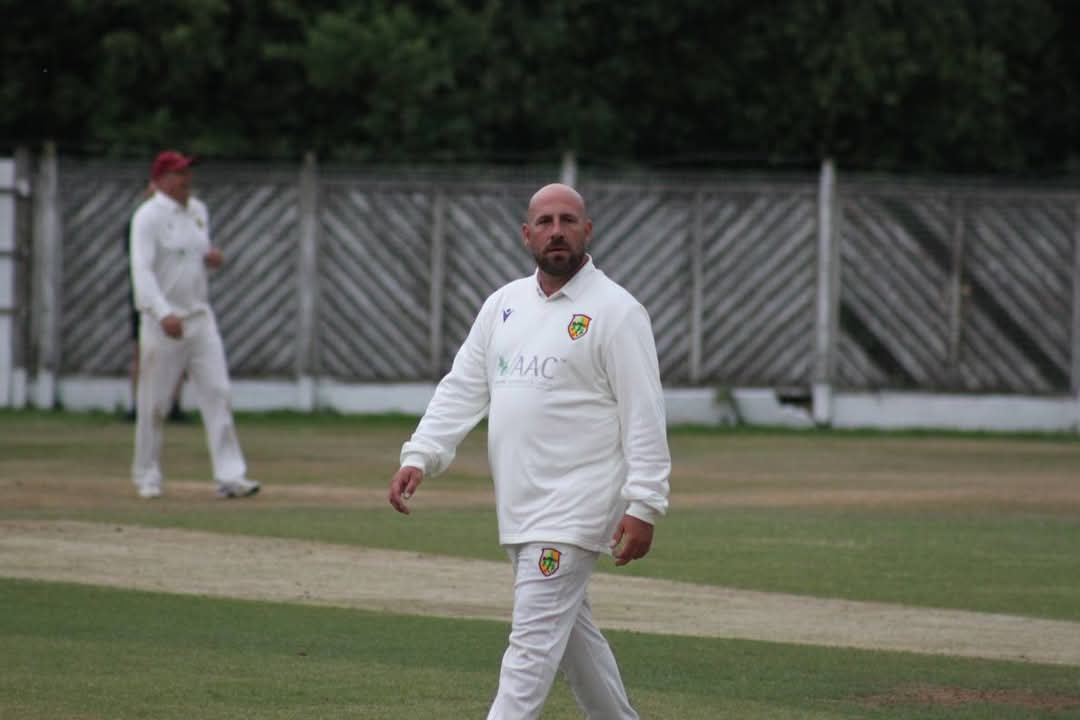 Photos from todays game between <a href="/ELPMCC/">ELPMCC</a> and <a href="/BroxCC/">Brooksbottom CC</a> 2nds 

Part 1 - facebook.com/share/p/16LK5E…

Part 2 - facebook.com/share/p/1HrgK9…