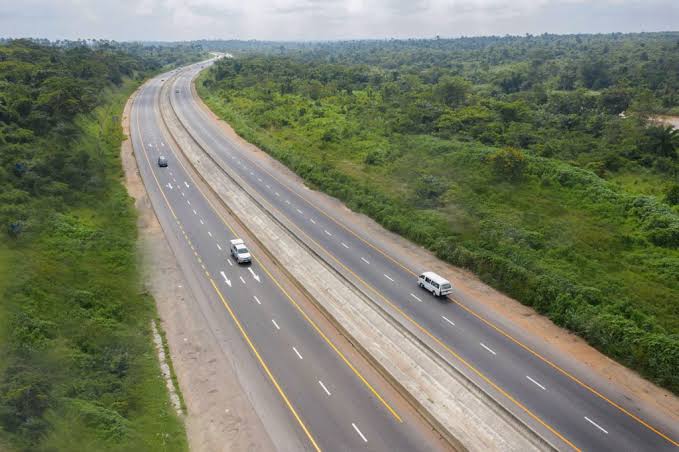 rotundainsights's tweet image. FG Begins Repairs on Lagos-Ibadan Bridges to Fix Failing Expansion Joints – Kesha
#LagosIbadan #BridgeRepairs #FGProjects #NigeriaInfrastructure #RoadSafety