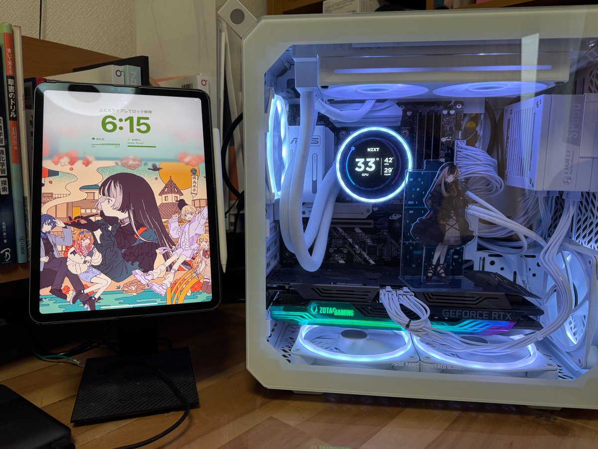 PC組んだー。今回は白。

CPU：Intel Core Ultra 7 265K BOX
RAM：DDR5-4800 計128GB
GPU：RTX3070TI（そのまま）

ケース：Qube 500 Flatpack
CPUクーラー：NZXT Kraken Elite 240 RGB
ファン：F140 RGB White/F120 RGB White

その他：らでんちゃんアクスタ

こいつでガンガンプログラム書く！