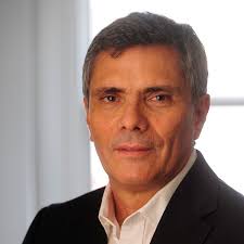 ANDA A BUSCARLA AL ANGULO CAPUTO!!!
QUIEREN TUS DOLARES, LOS DEL TOTO NO SE TOCAN

Alejandro Borensztein

"EL CANUTO DE CAPUTO"

El proyecto del gobierno para que la gente saque los dólares del colchón es un nuevo y entretenido aporte a la confusión general.

Antes que nada,